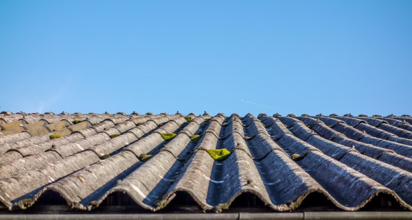 Conseils pour conserver un toit en fibrociment